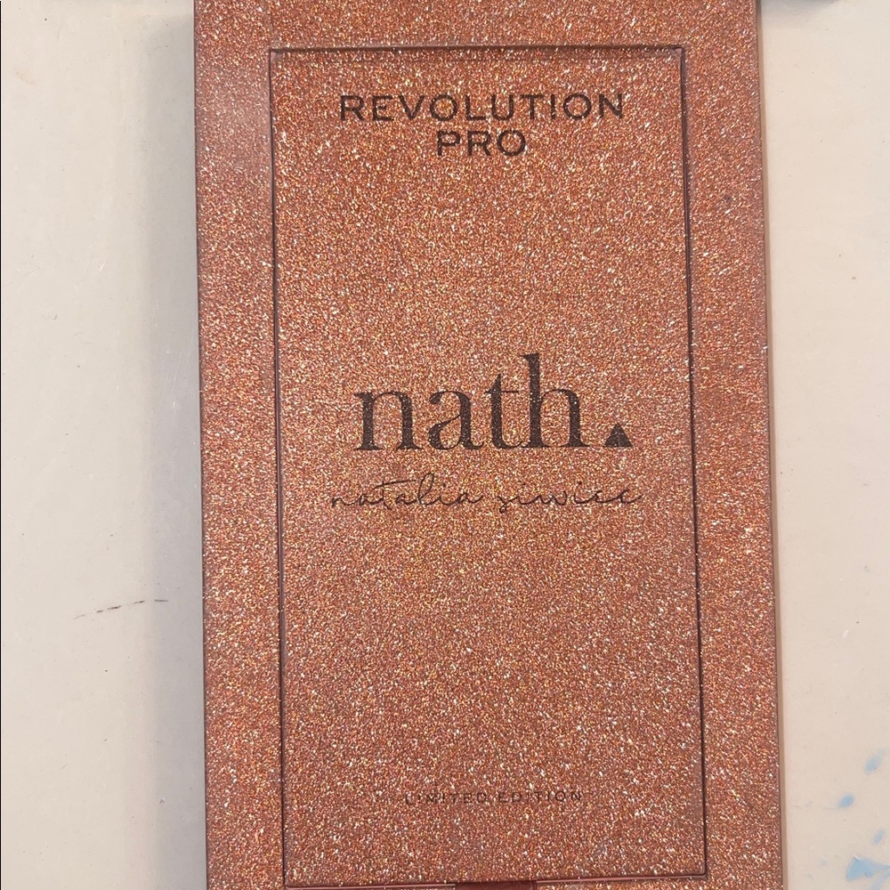 Revolution Pro Glittery Palette